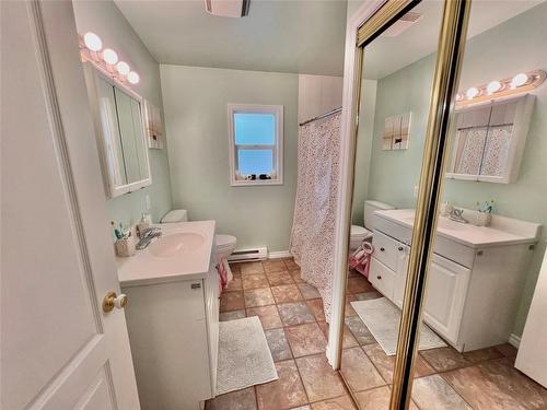 439 Similkameen Avenue, Princeton, BC - Indoor Photo Showing Bathroom