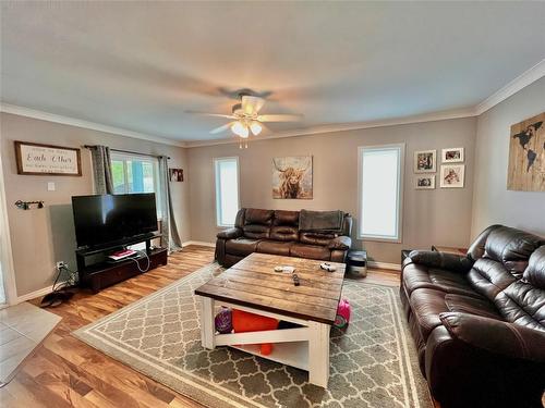 439 Similkameen Avenue, Princeton, BC - Indoor Photo Showing Living Room