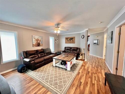 439 Similkameen Avenue, Princeton, BC - Indoor Photo Showing Living Room