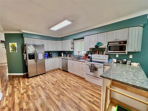 439 Similkameen Avenue, Princeton, BC - Indoor Photo Showing Kitchen With Double Sink