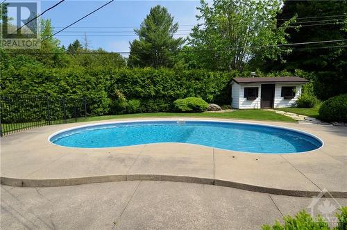 25 Swans Way, Ottawa, ON - Outdoor With In Ground Pool With Backyard