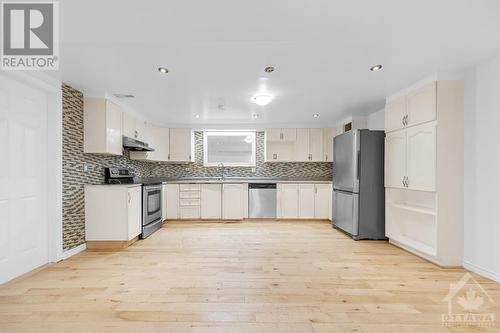 1135 Kenaston Street, Gloucester, ON - Indoor Photo Showing Kitchen With Upgraded Kitchen