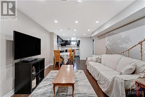 577 Clarke Avenue, Ottawa, ON - Indoor Photo Showing Living Room