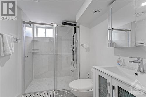 577 Clarke Avenue, Ottawa, ON - Indoor Photo Showing Bathroom