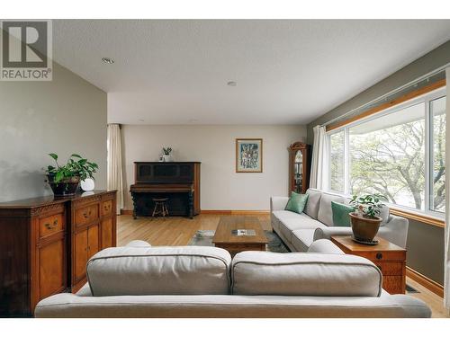 1361 Richmond Street Lot# 20, Kelowna, BC - Indoor Photo Showing Living Room