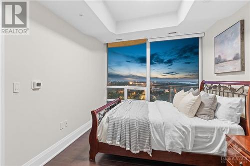 805 Carling Avenue Unit#4003, Ottawa, ON - Indoor Photo Showing Bedroom
