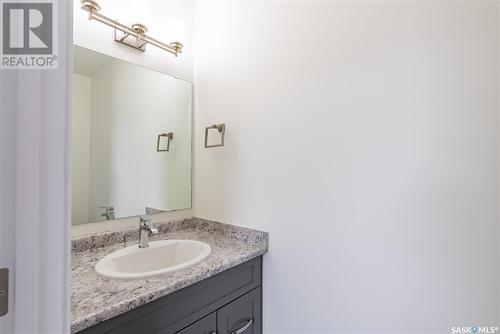 309 Reddekopp Crescent, Warman, SK - Indoor Photo Showing Bathroom