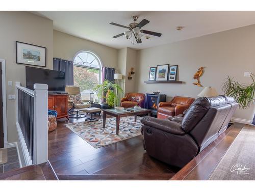 1663 Landsdowne Crescent, Grand Forks, BC - Indoor Photo Showing Living Room