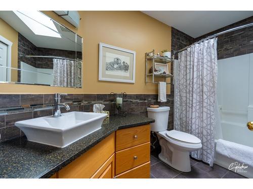 1663 Landsdowne Crescent, Grand Forks, BC - Indoor Photo Showing Bathroom