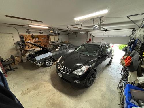 1663 Landsdowne Crescent, Grand Forks, BC - Indoor Photo Showing Garage