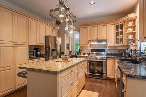 1611 Park Street, Rossland, BC - Indoor Photo Showing Kitchen With Double Sink