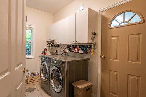 1611 Park Street, Rossland, BC - Indoor Photo Showing Laundry Room