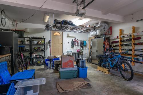 1611 Park Street, Rossland, BC - Indoor Photo Showing Garage