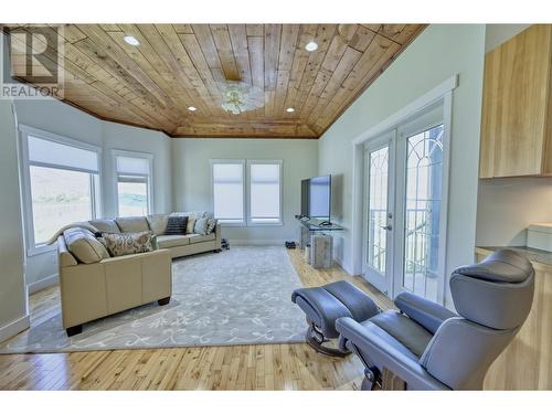 4535 Ryegrass Road, Oliver, BC - Indoor Photo Showing Living Room