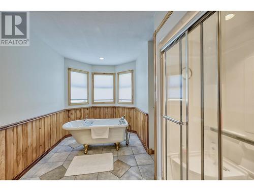 4535 Ryegrass Road, Oliver, BC - Indoor Photo Showing Bathroom