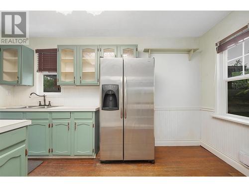 1285 Ethel Street, Kelowna, BC - Indoor Photo Showing Kitchen With Double Sink