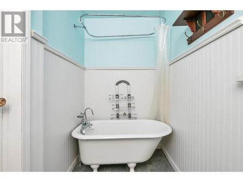 1285 Ethel Street, Kelowna, BC - Indoor Photo Showing Bathroom
