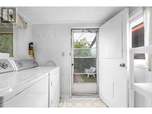 1285 Ethel Street, Kelowna, BC - Indoor Photo Showing Laundry Room