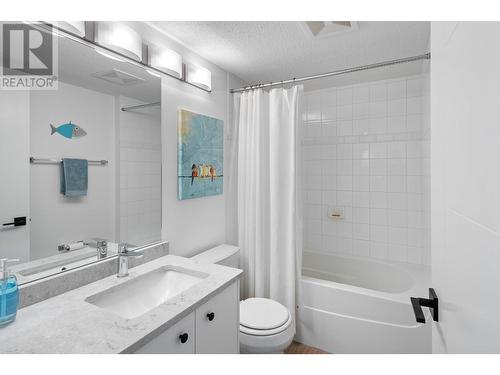 1128 Sunset Drive Unit# 317, Kelowna, BC - Indoor Photo Showing Bathroom