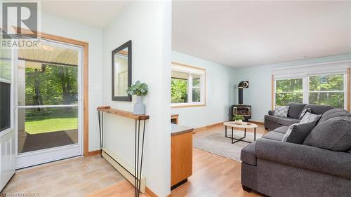 75 Lakeland Drive, Sauble Beach, ON - Indoor Photo Showing Living Room