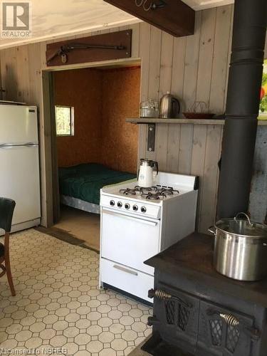 Con 5 Pt Lot 4 Brule Lake Camp, North Bay, ON - Indoor Photo Showing Kitchen