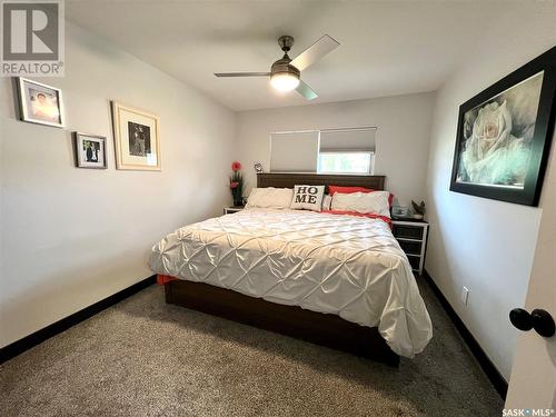 395 4Th Avenue Nw, Swift Current, SK - Indoor Photo Showing Bedroom