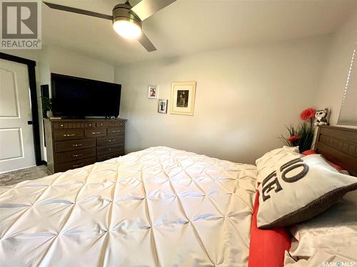 395 4Th Avenue Nw, Swift Current, SK - Indoor Photo Showing Bedroom