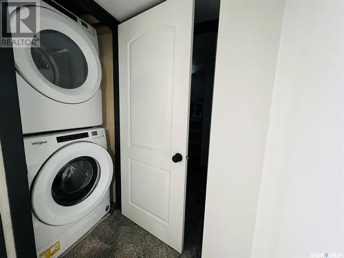 395 4Th Avenue Nw, Swift Current, SK - Indoor Photo Showing Laundry Room