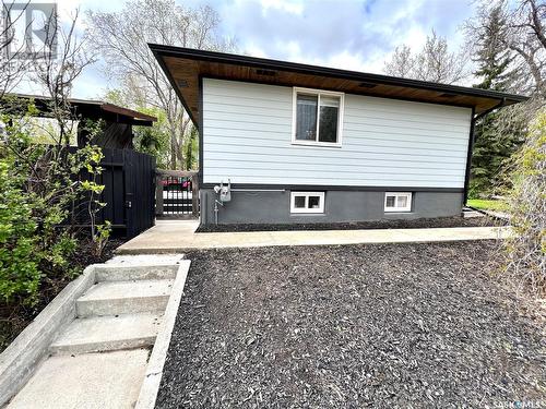 395 4Th Avenue Nw, Swift Current, SK - Outdoor With Exterior