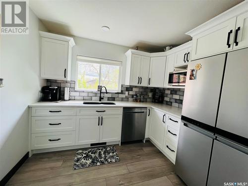 395 4Th Avenue Nw, Swift Current, SK - Indoor Photo Showing Kitchen