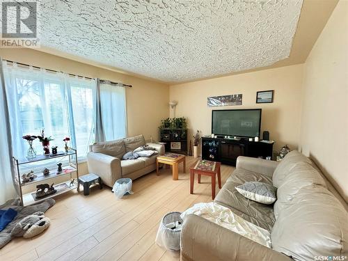 887 14Th Street W, Prince Albert, SK - Indoor Photo Showing Living Room