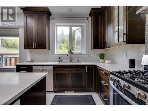 4799 Parkside Drive, Prince George, BC - Indoor Photo Showing Kitchen