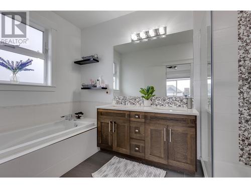 4799 Parkside Drive, Prince George, BC - Indoor Photo Showing Bathroom