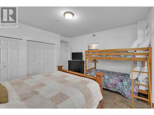 1088 Sunset Drive Unit# 142 Lot# 149, Kelowna, BC - Indoor Photo Showing Bedroom