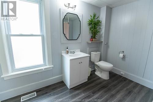 39 Lorne Avenue, Wallaceburg, ON - Indoor Photo Showing Bathroom