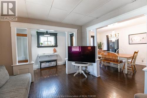 39 Lorne Avenue, Wallaceburg, ON - Indoor Photo Showing Living Room