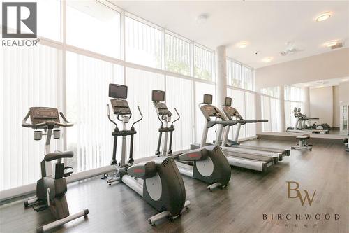 8288 Granville Avenue, Richmond, BC - Indoor Photo Showing Gym Room