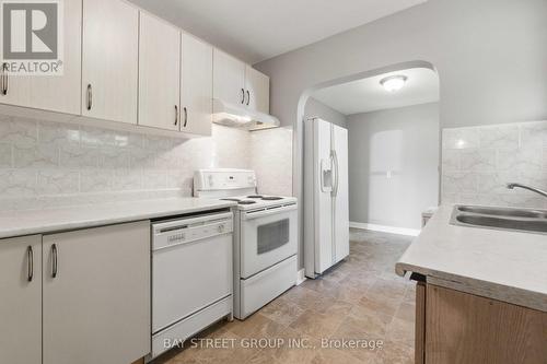 85 Jacobson Avenue, St. Catharines, ON - Indoor Photo Showing Kitchen