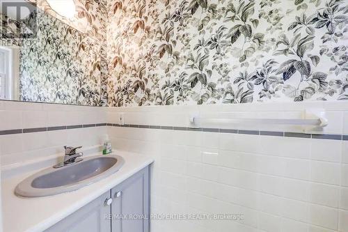 28 Goodman Road, Kawartha Lakes, ON - Indoor Photo Showing Bathroom