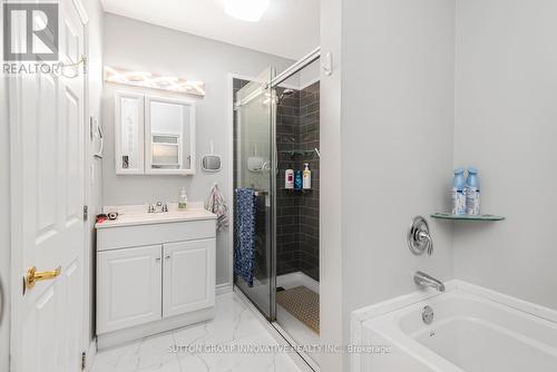 51 Beach Road, Hamilton, ON - Indoor Photo Showing Bathroom