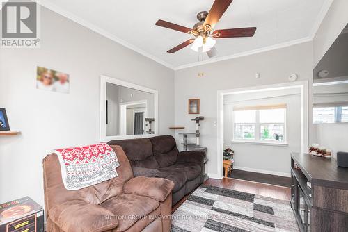 51 Beach Road, Hamilton, ON - Indoor Photo Showing Living Room