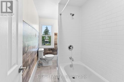 74-76 Park Street, Welland, ON - Indoor Photo Showing Bathroom