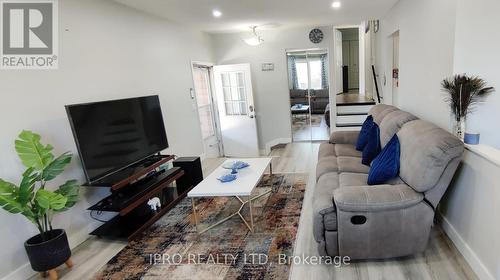 3007 Forest Glade Drive, Windsor, ON - Indoor Photo Showing Living Room
