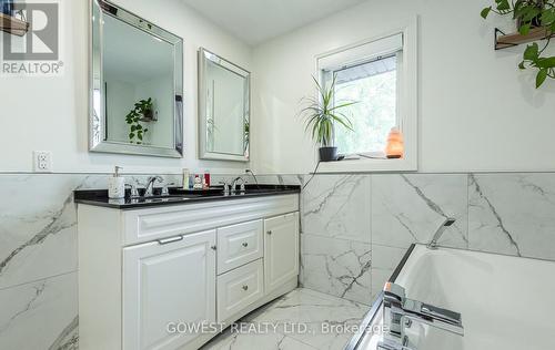 157 Main Street W Street, Grey Highlands (Markdale), ON - Indoor Photo Showing Bathroom