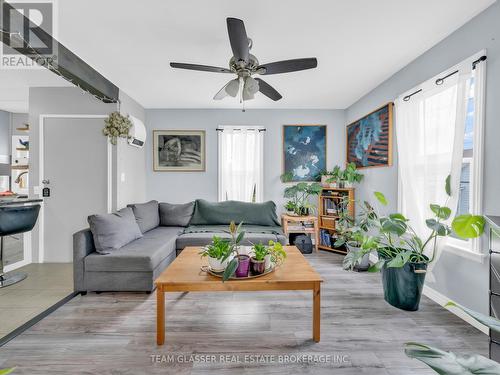 2645 Whelpton Street, Windsor, ON - Indoor Photo Showing Living Room