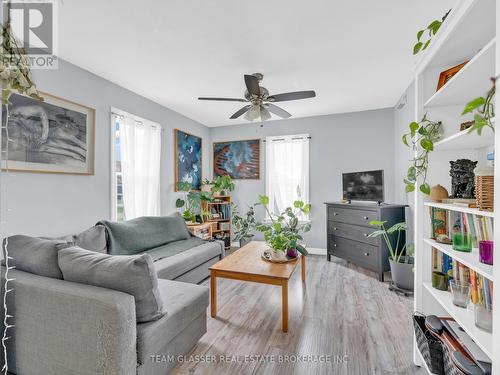 2645 Whelpton Street, Windsor, ON - Indoor Photo Showing Living Room