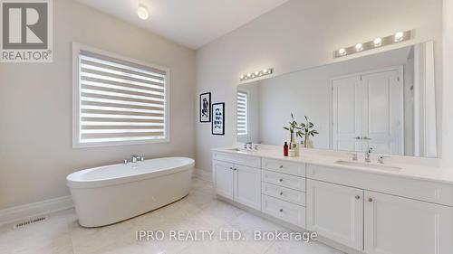 3029 Parsonage Crescent, Oakville, ON - Indoor Photo Showing Bathroom