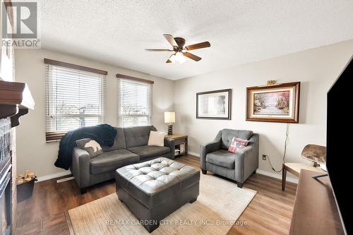 1339 Hazel Mccleary Drive, Oakville, ON - Indoor Photo Showing Living Room