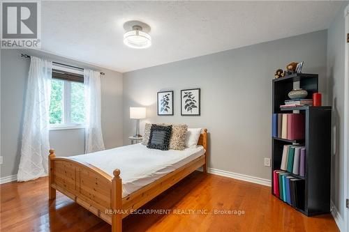 3300 Lakeshore Road, Burlington, ON - Indoor Photo Showing Bedroom