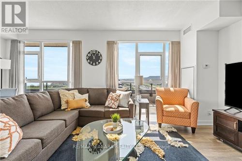 1005 - 550 North Service Road, Grimsby, ON - Indoor Photo Showing Living Room